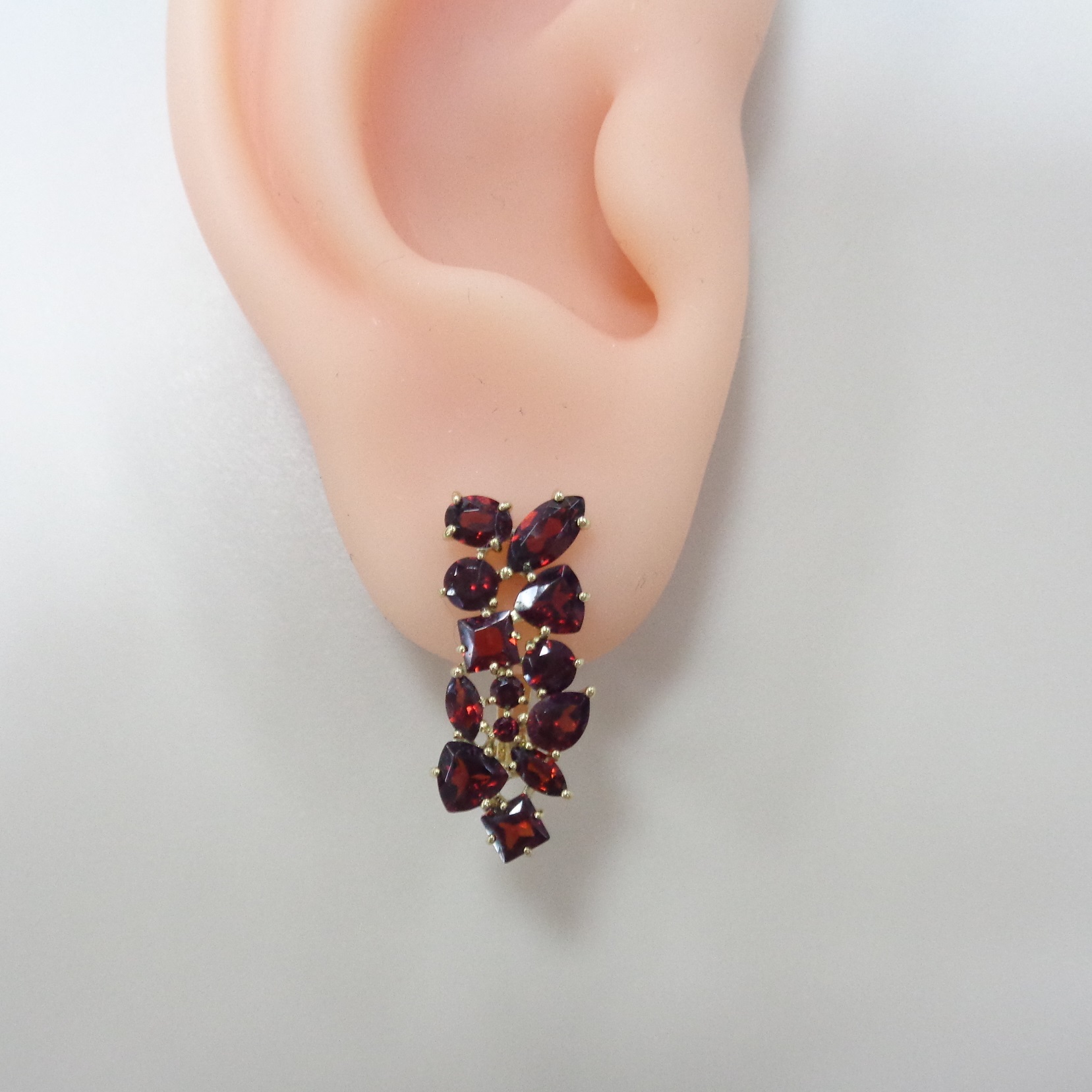 Серьги из желтого золота с гранатами